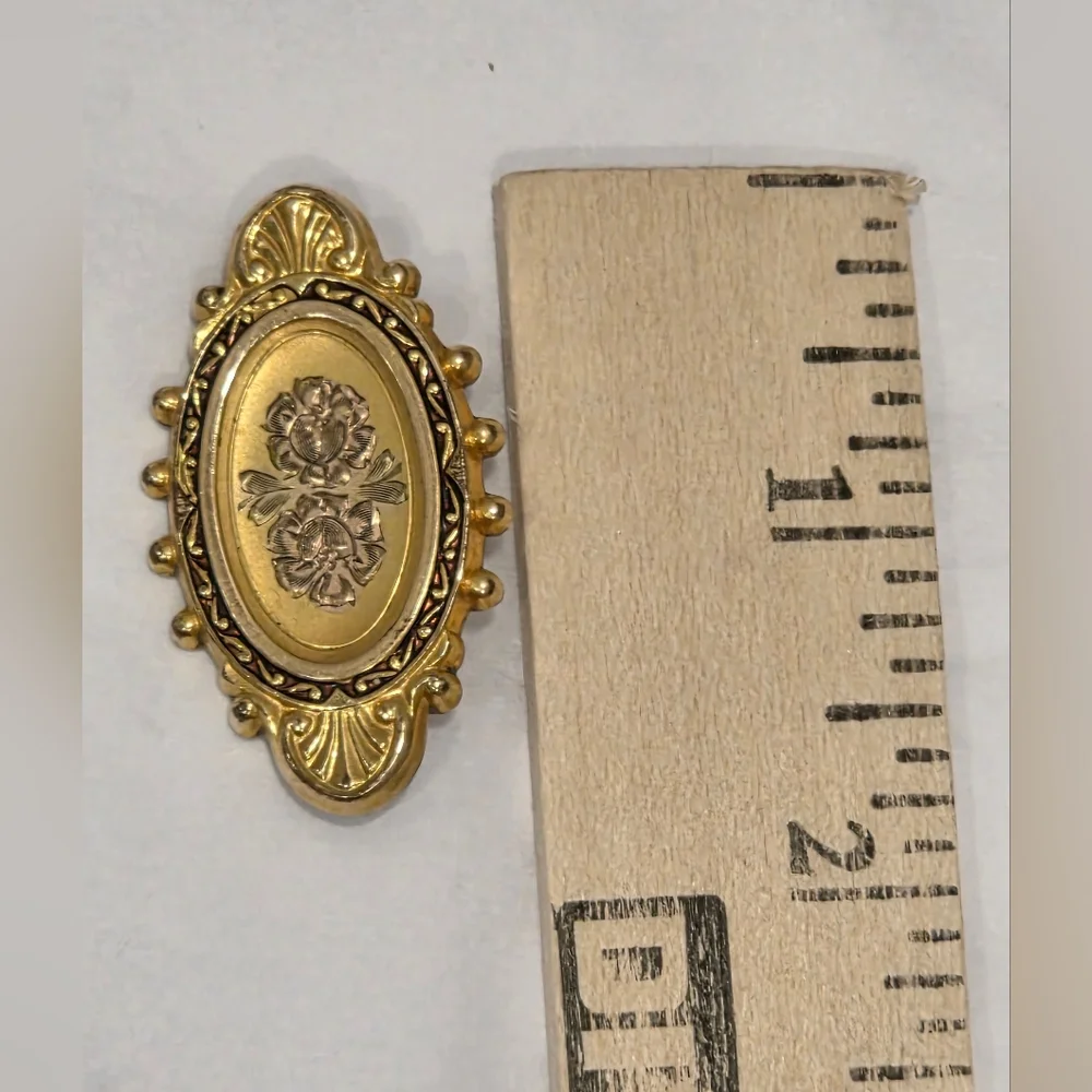 Vintage Hayward Etched Floral Goldtone Brooch